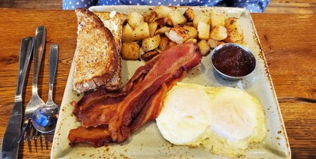 Two eggs, bacon, toast & home fries