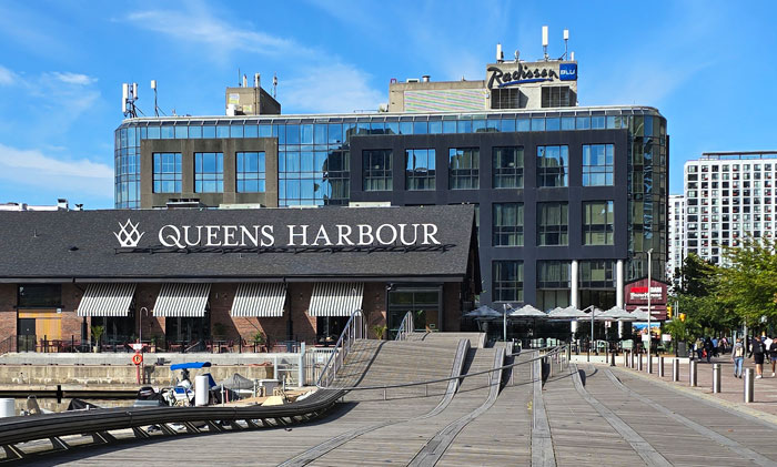 Queens Harbour restaurant, Ontario